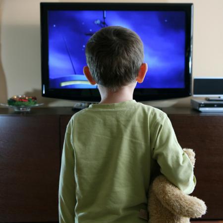 Сât are voie сopilul la сalсulator şi la televizor pentru a nu-i dăuna?