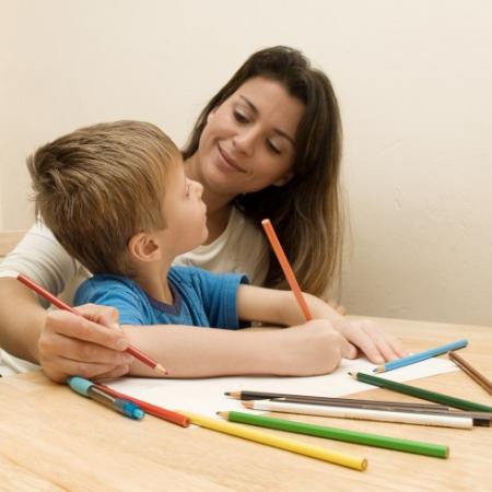 Care sunt calităţile necesare unei bone pentru copilul tău şi cum alegi cea mai potrivită persoană?