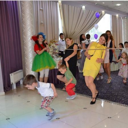Activităţi şi jocuri distractive pentru copii de toate vârstele!