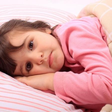 Ce să faci când copilul nu vrea la culcare. Soluții pentru părinți 